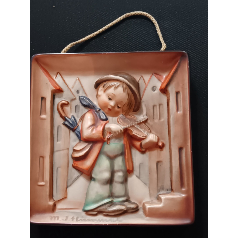 M. I. HUMMEL #93 "LITTLE FIDDLER" WALL HANGING PLAQUE 4.5"x5" TMK4 VINTAGE